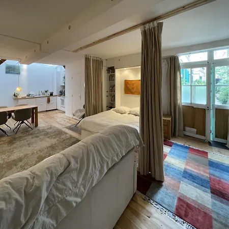 Eleusis-paris Apartman
